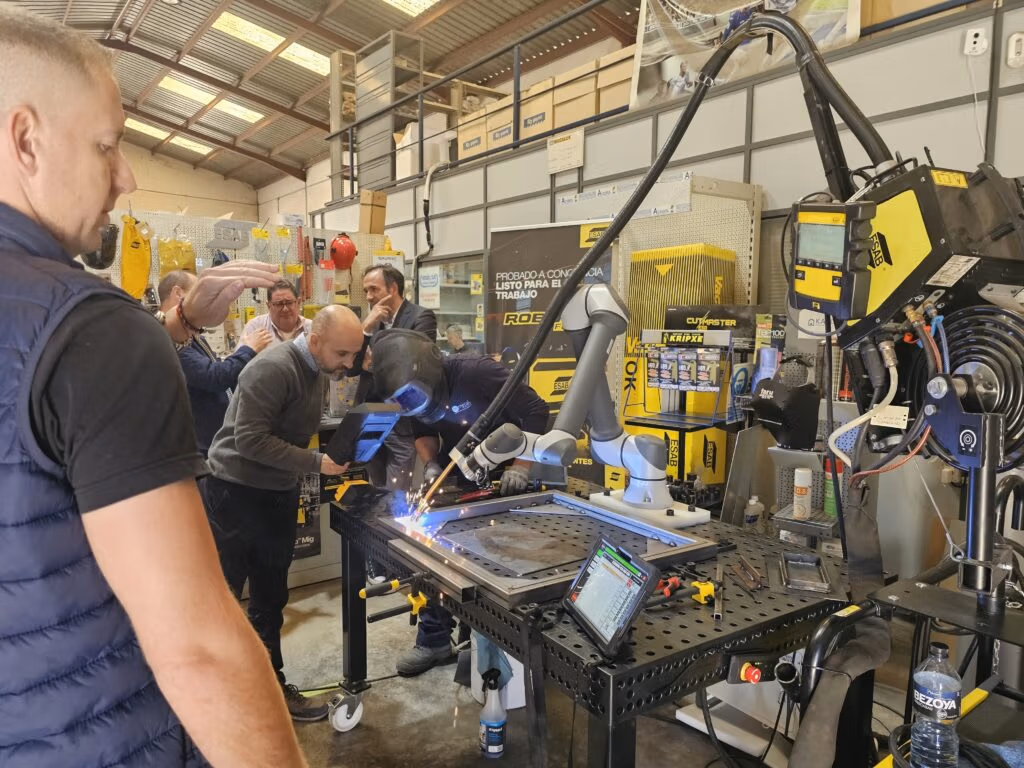 Tecnología colaborativa. Jornada de demostraciones con robot cobot RB-MIG en ACCESOL, Valencia